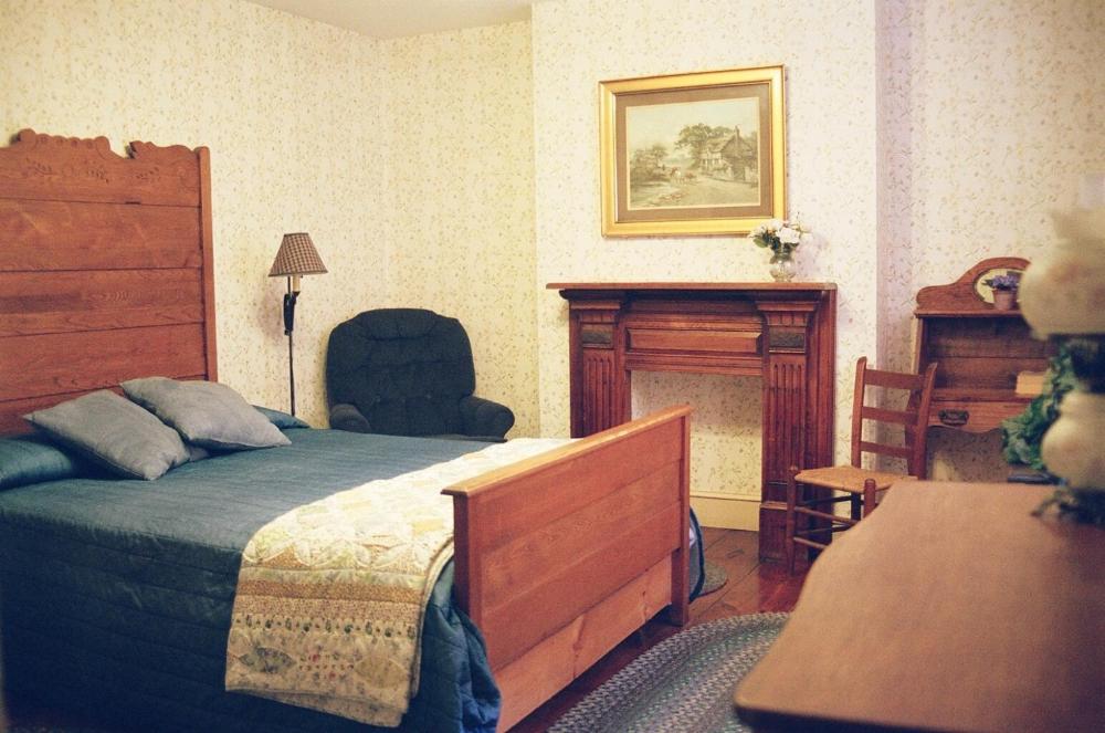 Queen Room interior
